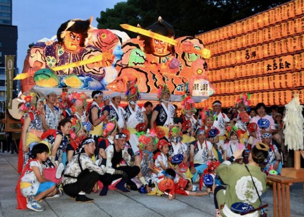 東京ねぶた会のねぶた奉納