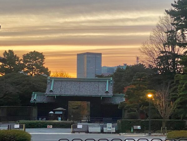 明ける乾門