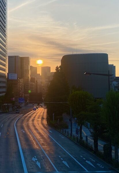 夜明けの九段坂