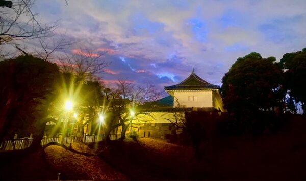 明けゆく田安門