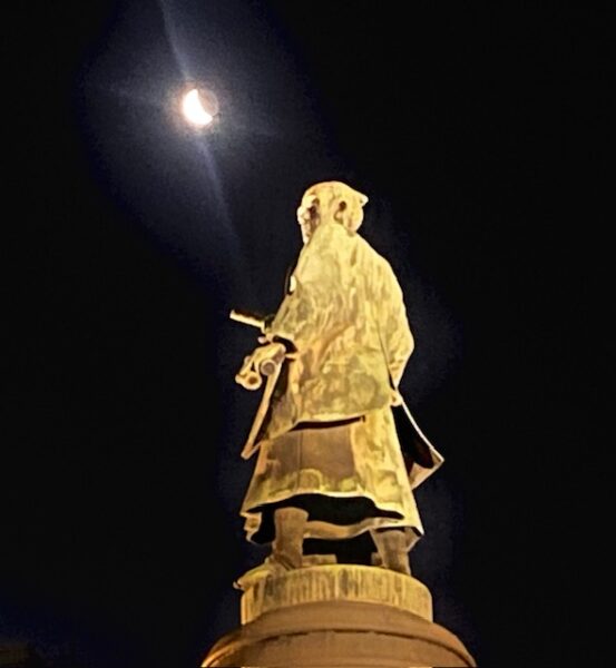 睦月の月を見る