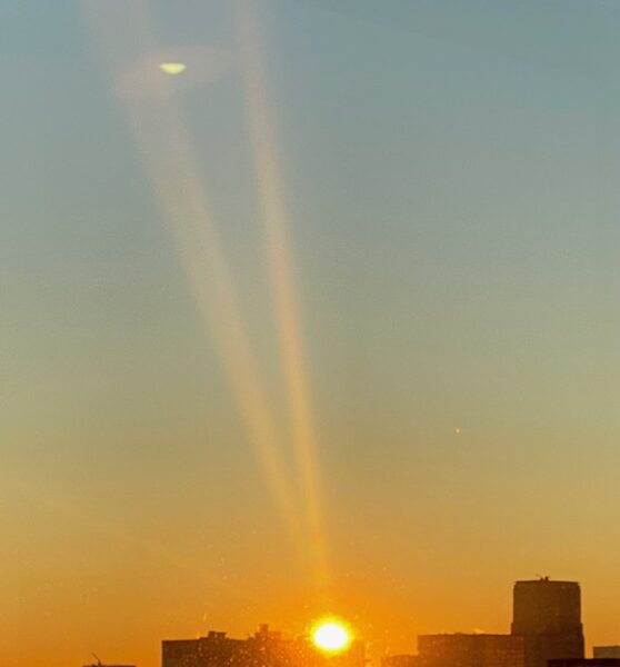 朝日のサーチライト